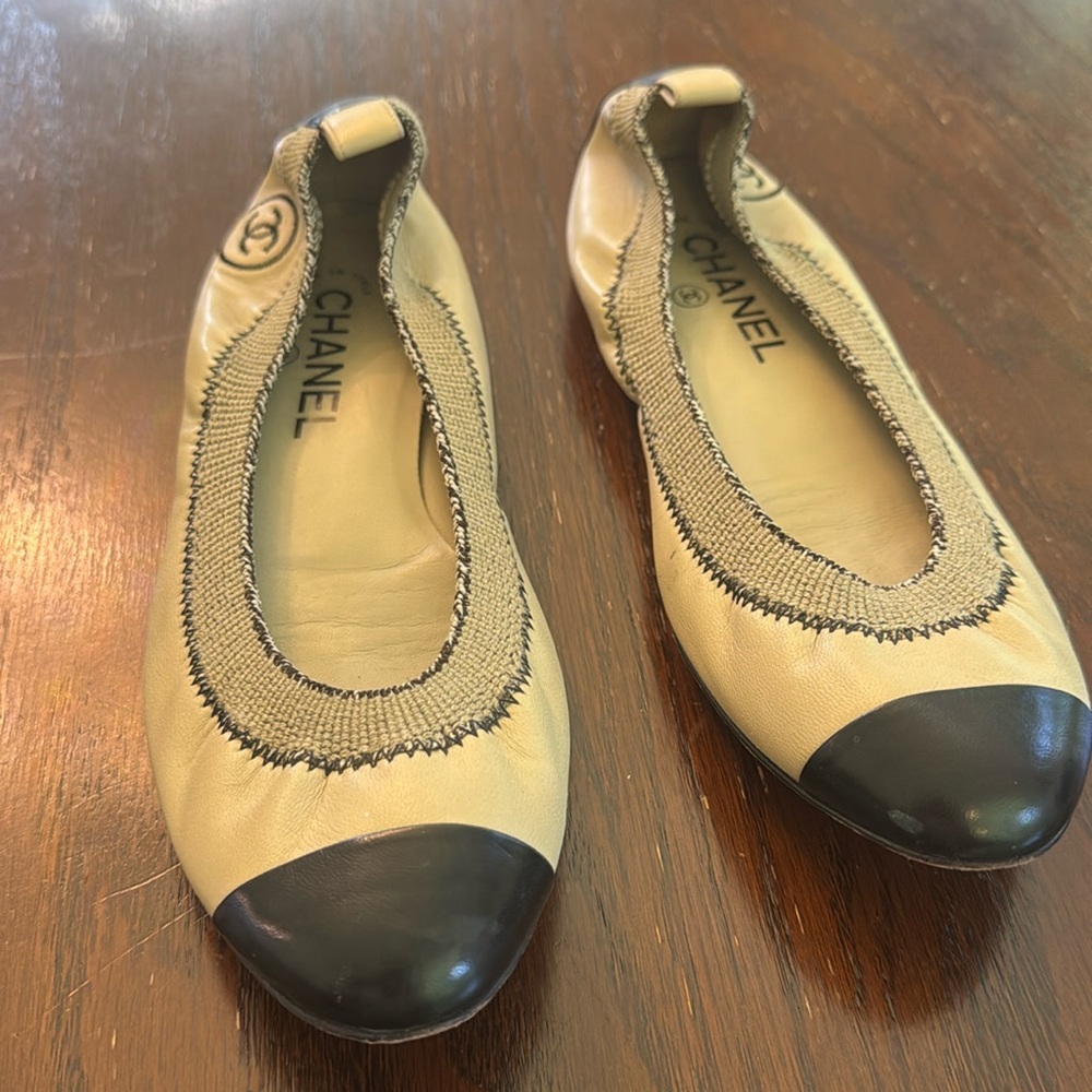 Chanel Beige & Black Leather Cap Toe Ballet Flats – Size 38 (US 7.5–8)